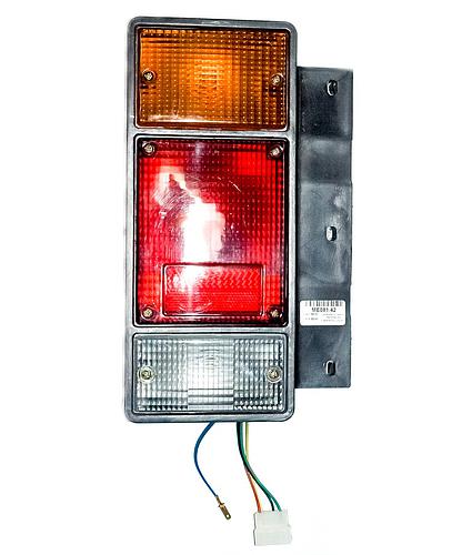 LAMPARA PARA CAMION TRASERA IZQ. 8-94257420-2 (UNIDAD)